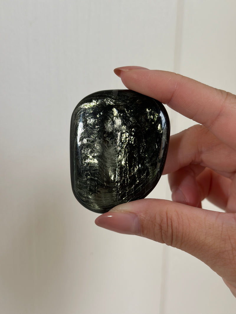 Tetra Phlogopite Palm Pocket Stone