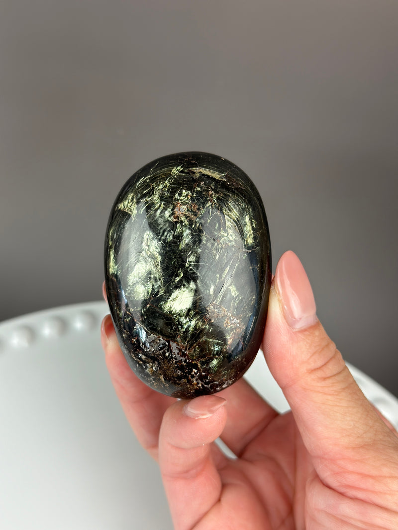 Tetra Phlogopite Oblong Palm Pocket Stone