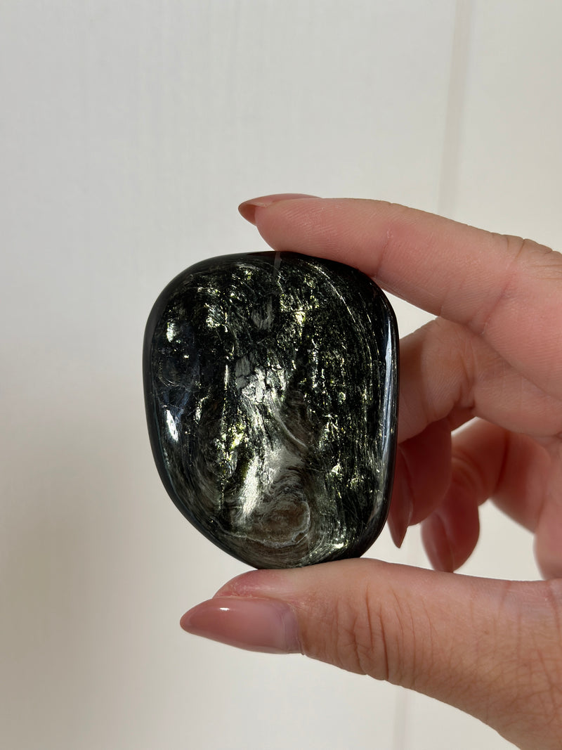 Tetra Phlogopite Palm Pocket Stone