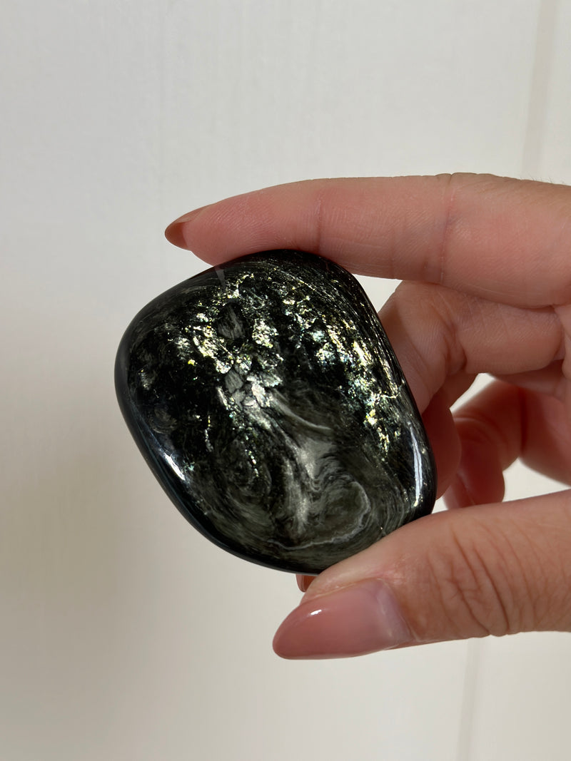 Tetra Phlogopite Palm Pocket Stone
