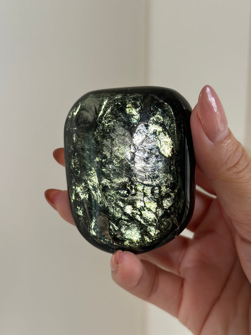 Tetra Phlogopite Palm Pocket Stone
