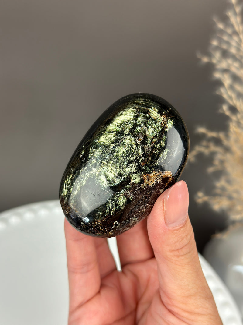 Tetra Phlogopite Oblong Palm Pocket Stone