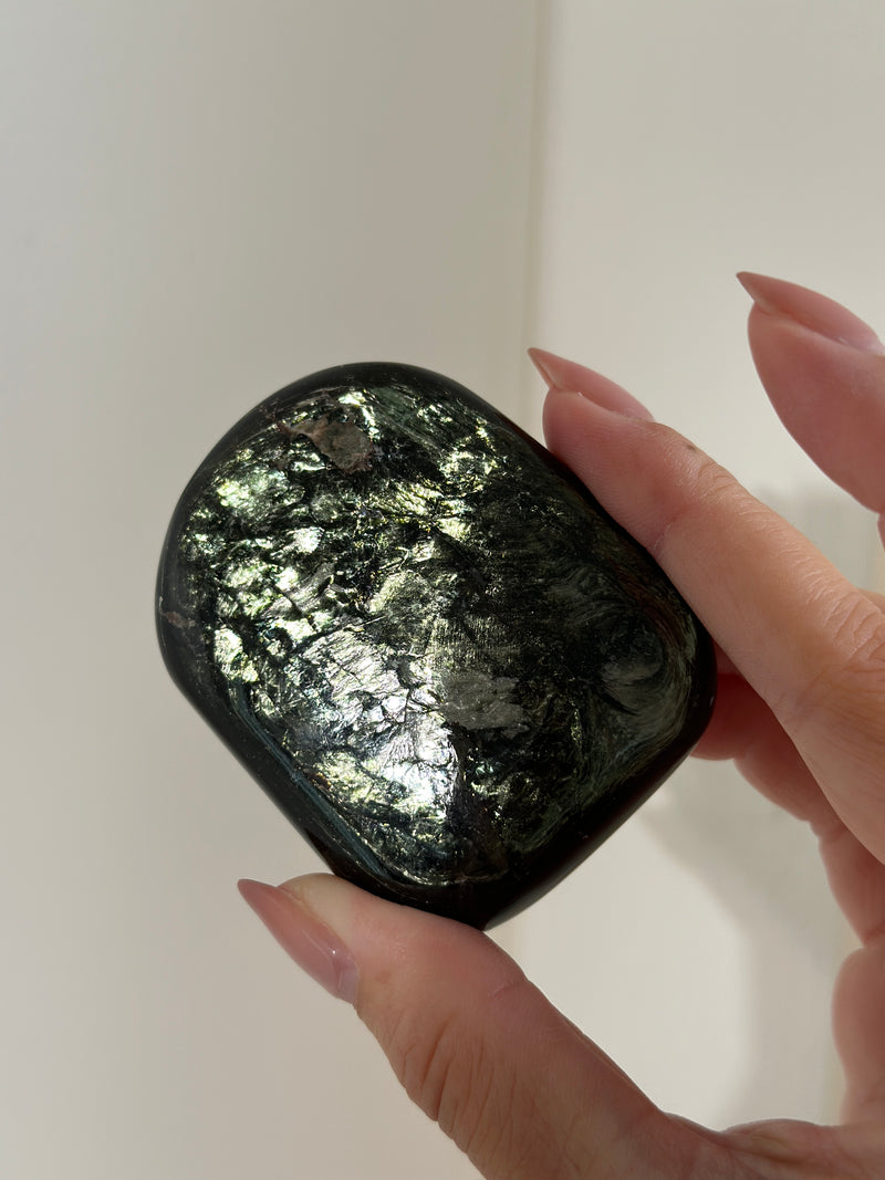 Tetra Phlogopite Palm Pocket Stone
