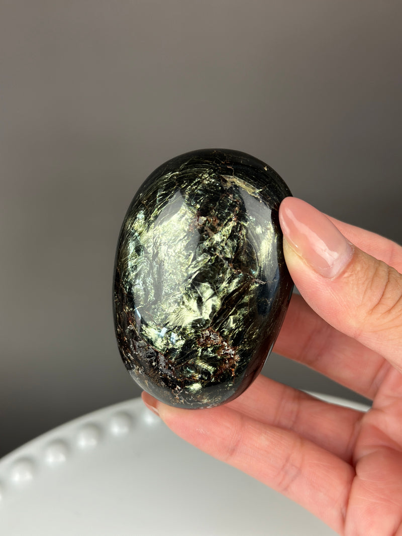 Tetra Phlogopite Oblong Palm Pocket Stone