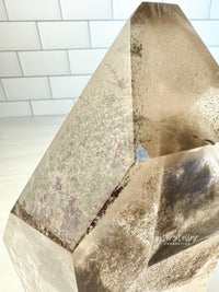 PEGASUS XXL Phantom Quartz Tower with Rainbows