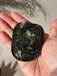 Rare Russian Mineral Tetraphlogopite Palm Stone Tetra Flogopite Palmstone Pocket Stone Gift for Crystal Collector #2
